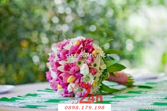 Dịch vụ cưới hỏi 24h trọn vẹn ngày vui chuyên trang trí nhà đám cưới hỏi và nhà hàng tiệc cưới | Hoa hồng với hoa cúc